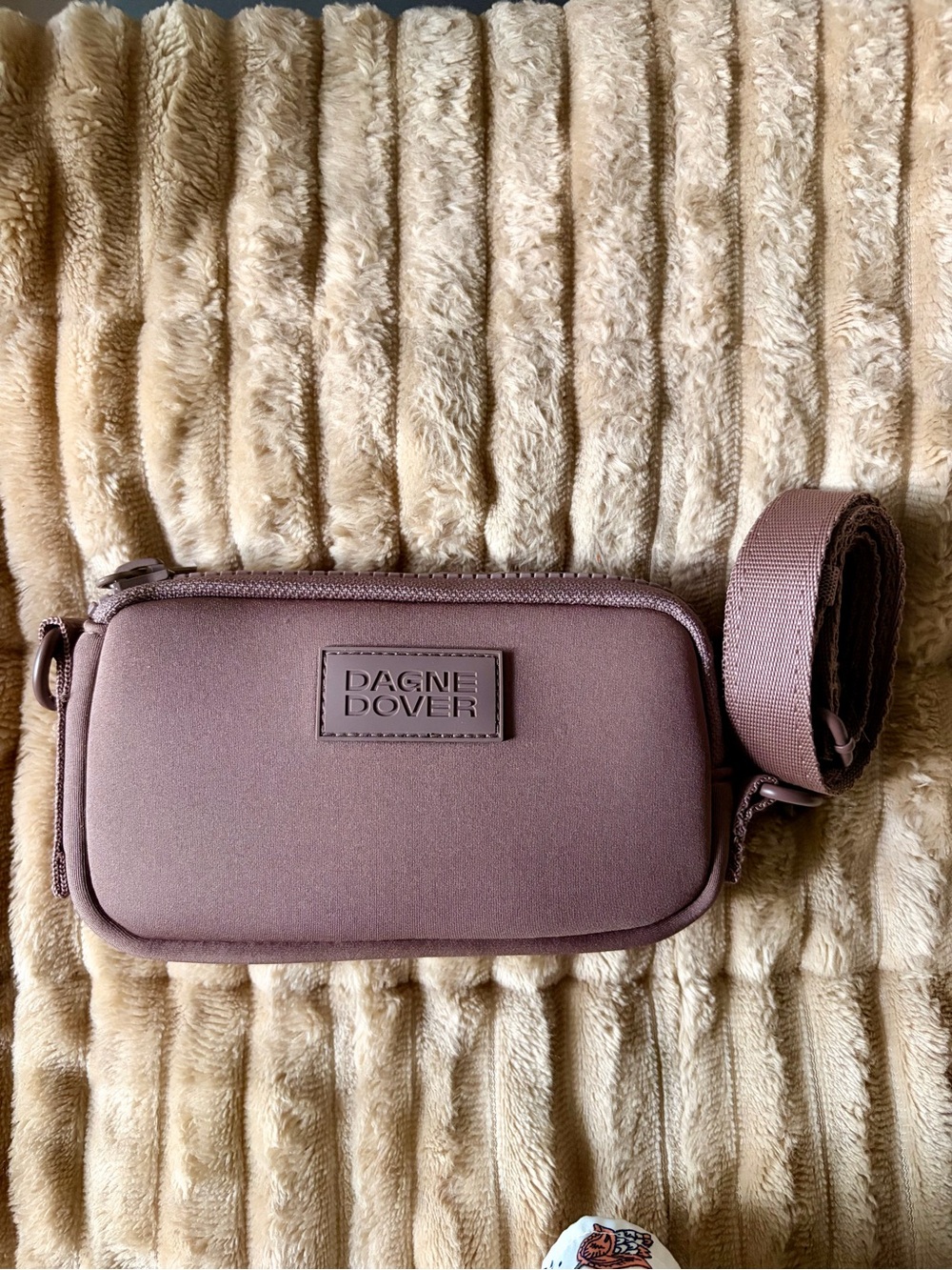 Dagne Dover Mauve Crossbody Pouch with Adjustable Strap - Picture 5 of 13
